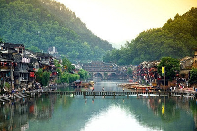 张家界省钱纯玩全攻略 避坑指南与当地导游选择秘诀